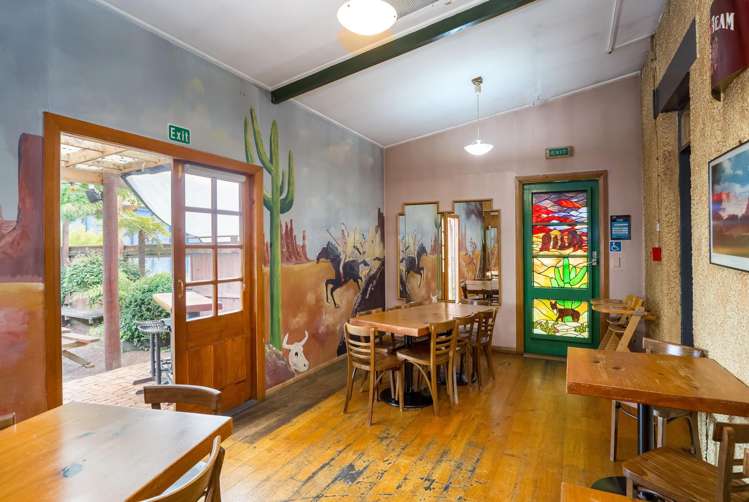 20 Memorial Square Carterton_23