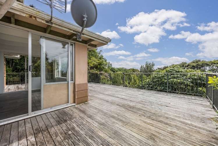 453 Scenic Drive Waiatarua_13