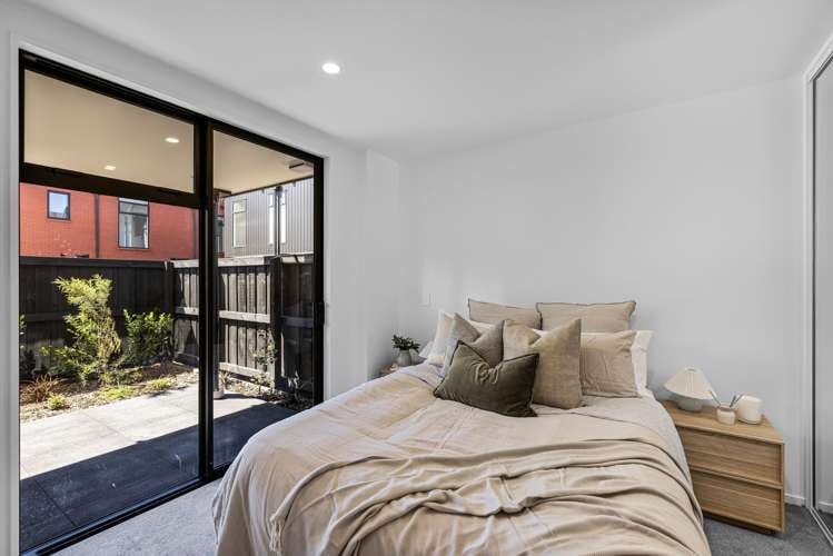 2/11 Donald Place Merivale_14