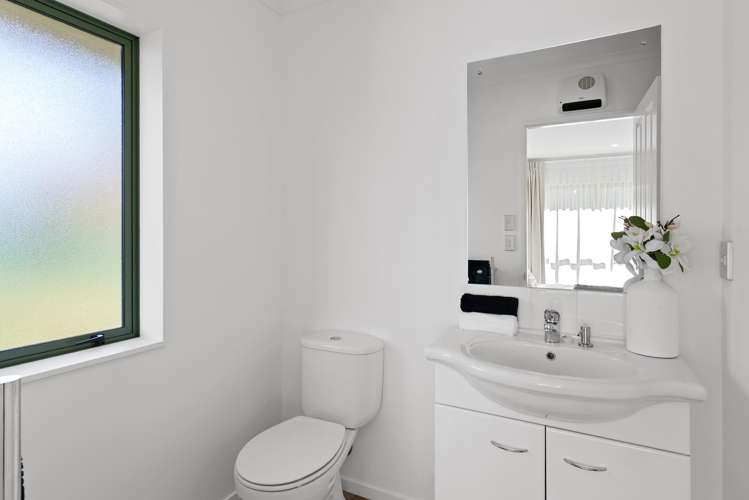 714 Courtenay Road Charing Cross_10