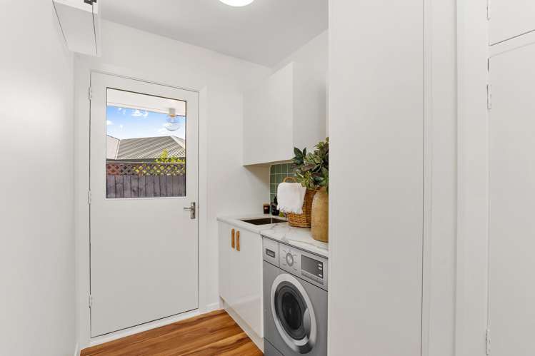 10 Esher Place Saint Martins_12