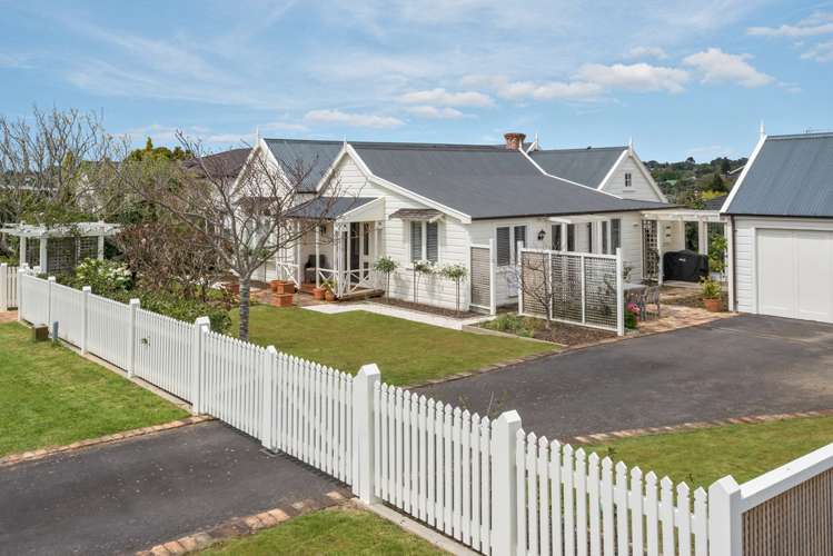 61 Beach Road Mellons Bay_24