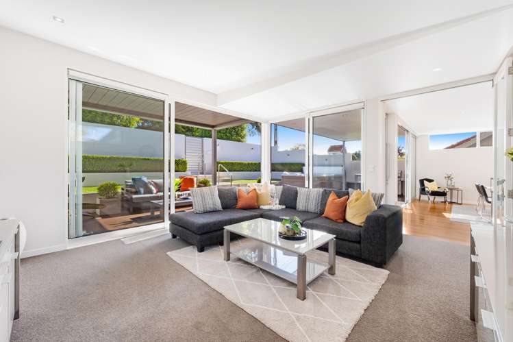 33 Luplau Crescent Cockle Bay_12