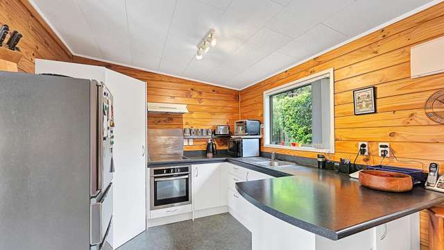 78 Basley Road Owhata_4