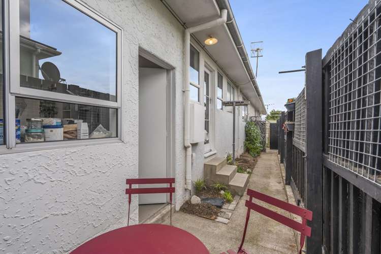 Flat 2/684 Main Road Stoke Stoke_9