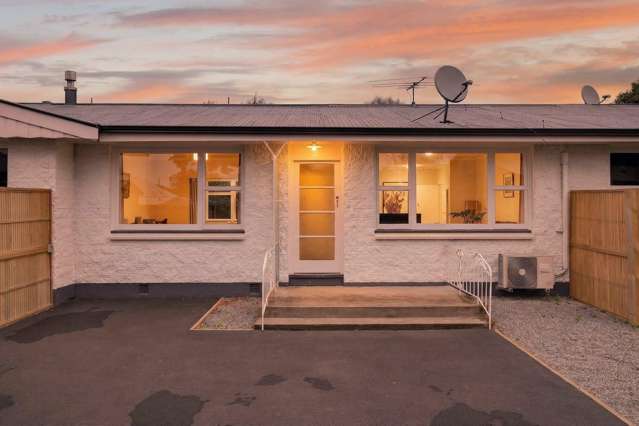 Smart Freehold Buy, Prime Location!