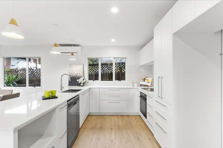 2/893 Beach Road Waiake_8