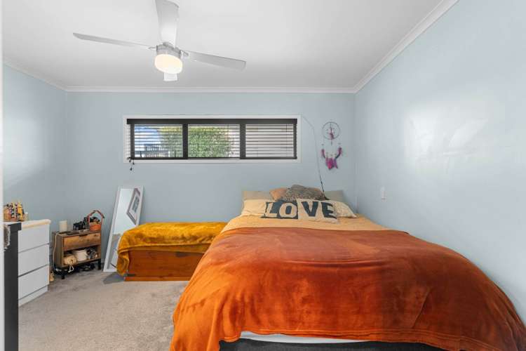 6 Shearwater Street One Tree Point_16