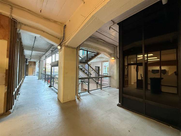 U229/21. Level 1 Left Bank Te Aro_1