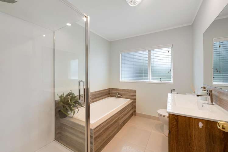 61 Gosford Drive Botany Downs_13