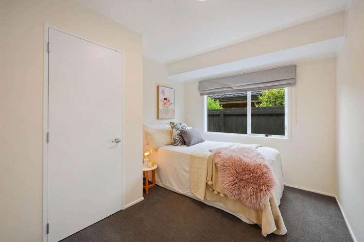 6 Camira Place Botany Downs_19