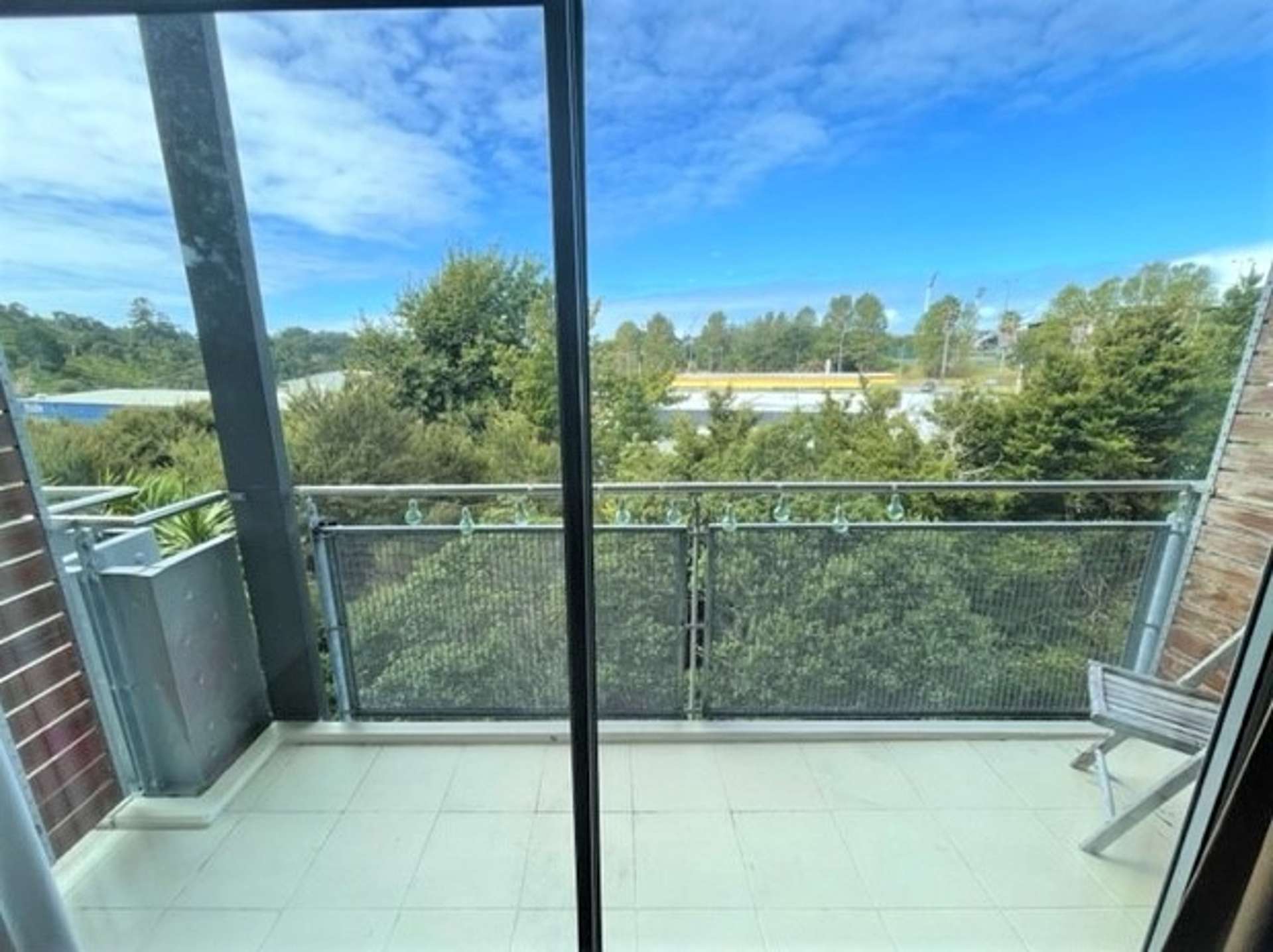 A27/210 Dairy Flat Highway 10862_0