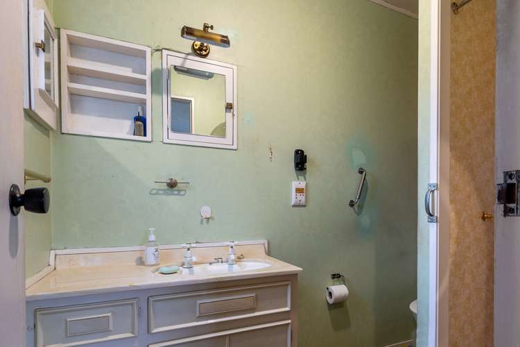 1 Sheridan Crescent Leamington_10