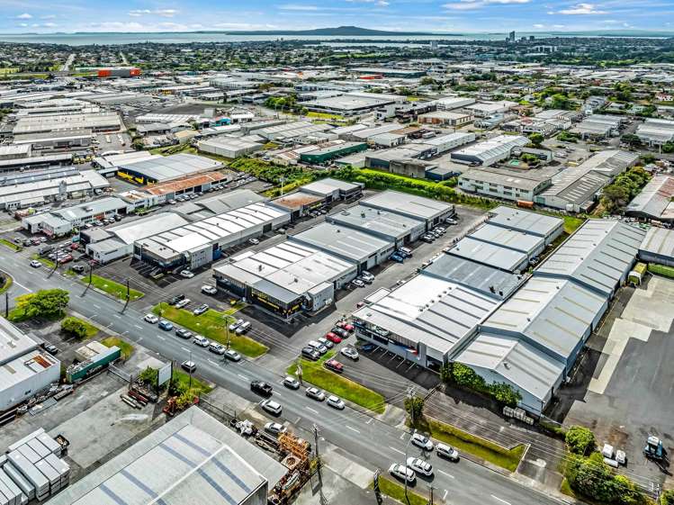 Unit E/101-111 Diana Drive Wairau Valley_16