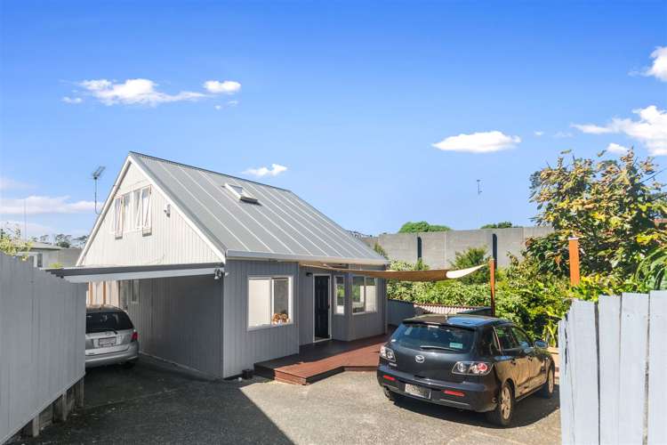 1042a Great North Road Point Chevalier_13