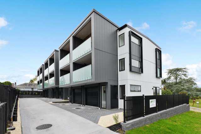 24A,B,C Essex Street Te Atatu South_1