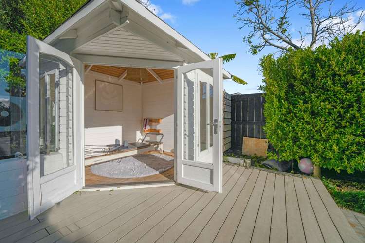 1 Almond Grove Greenhithe_13