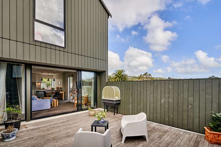 9/6 Oswald Crescent Paparangi_14