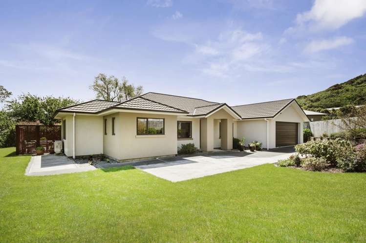 39 Nelson Crescent Wainuiomata_1