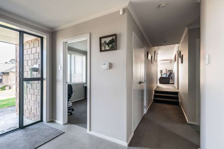 12 Cabourne Drive Glenview_10