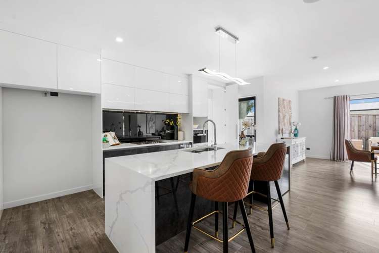 14 Leebank Crescent Riverhead_8