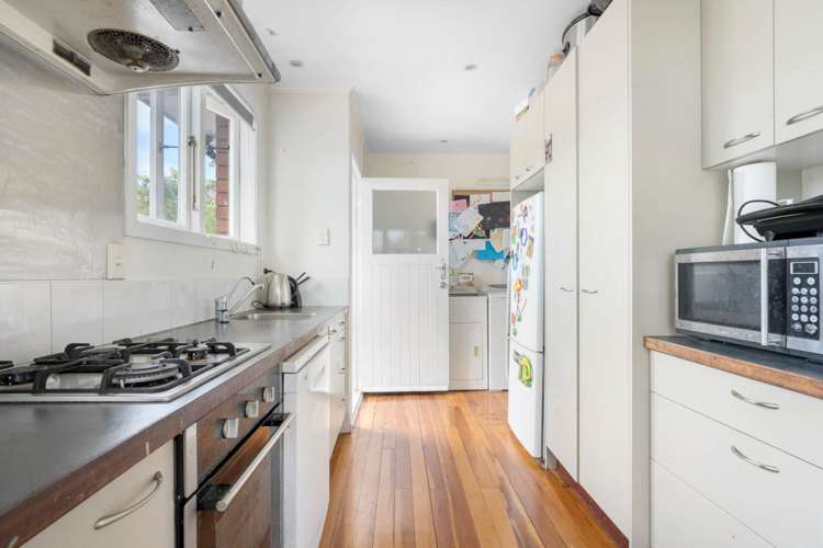 12 Amberley Avenue Te Atatu South_11