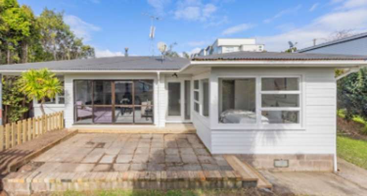 1/221 Wairau Road_0
