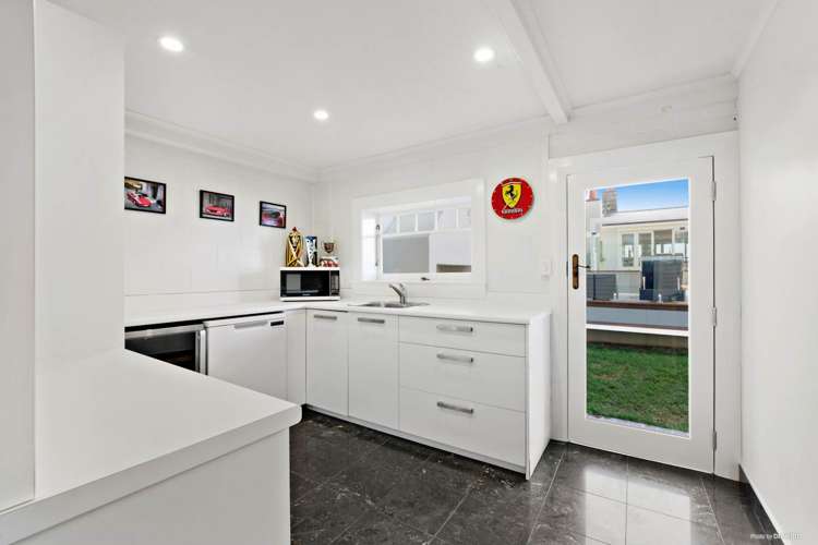 52 Marine Parade Mellons Bay_35