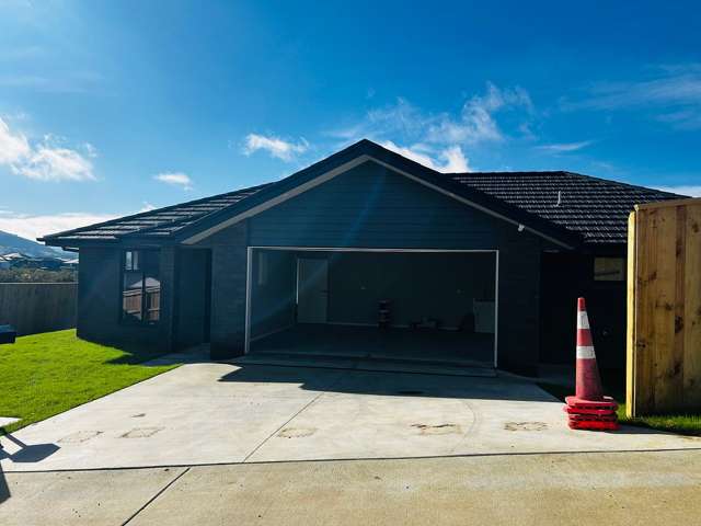 Modern 4BR Home in Pokeno!