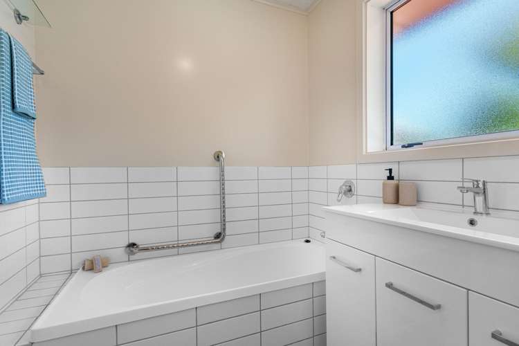 52 West-Watson Avenue Hillmorton_21