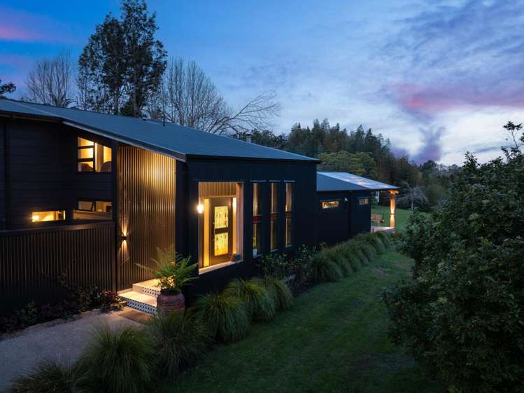 581 West Coast Road_0