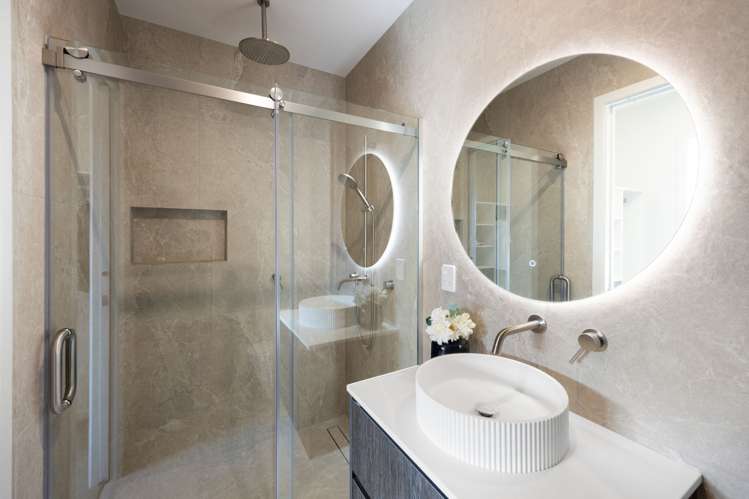 2/8 Lumino Terrace Peacocke_11