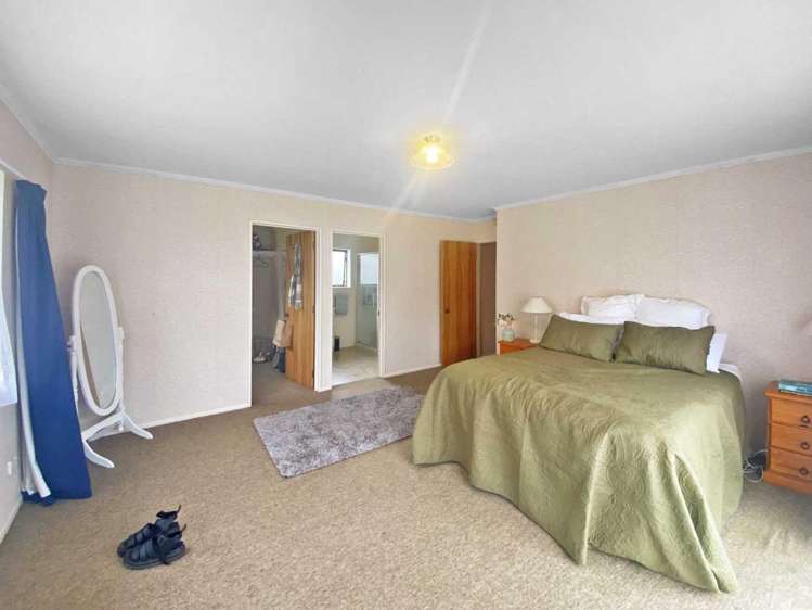 7 Norfolk Drive 1235_7