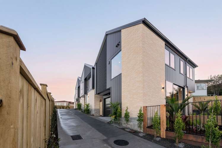 1-4/16 Tetrarch Place Totara Vale_23