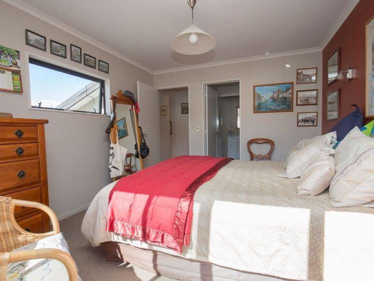 6 Hunt Place Albert Town_12