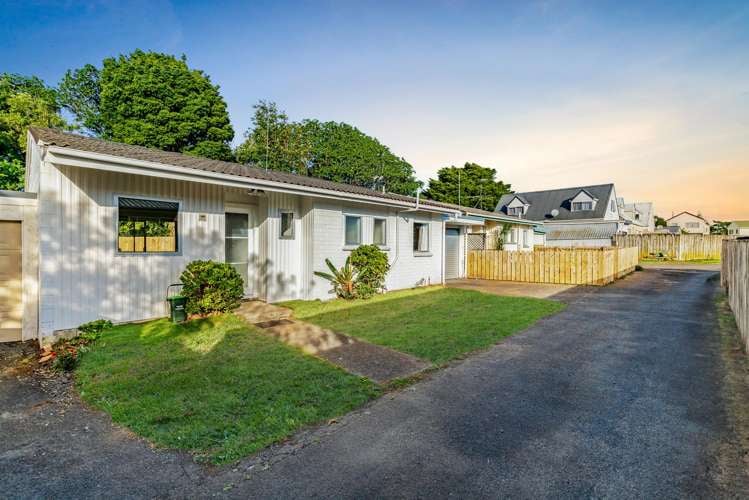 2/6 Thorn Place Papatoetoe_0