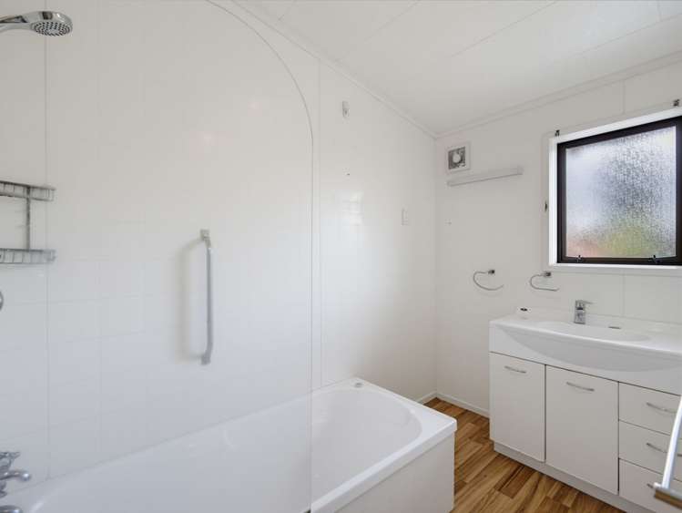 2/156 Rifle Range Road Hilltop_8