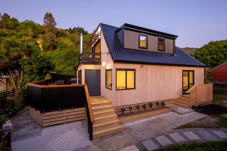 11 Airlie Street Glenduan_17