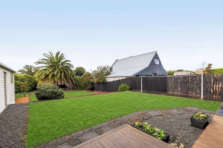 241 Breezes Road Aranui_16