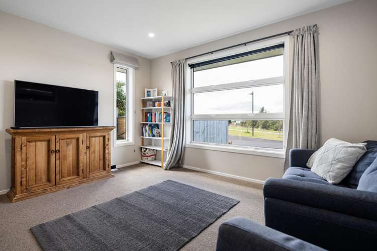 15 Hyatt Close Leamington_19