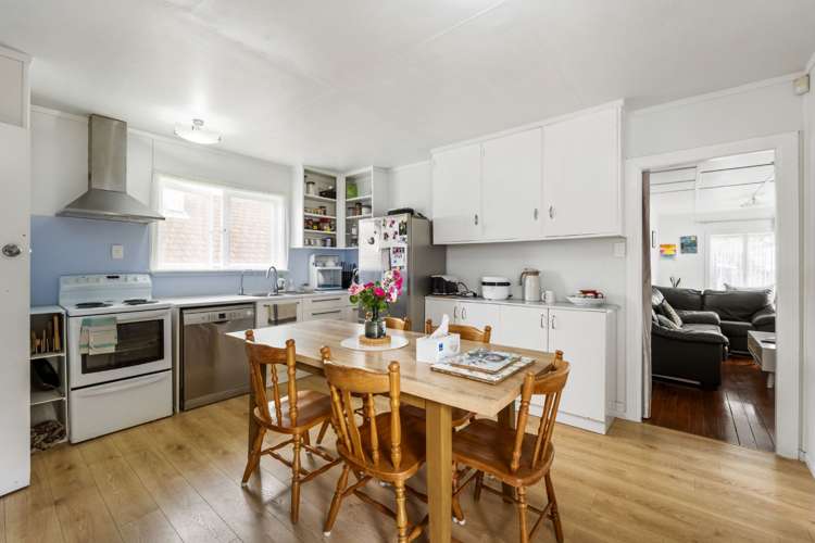 6 8 & 8A Huxley Place_24