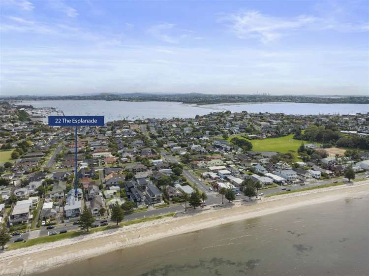 22 The Esplanade Eastern Beach_34