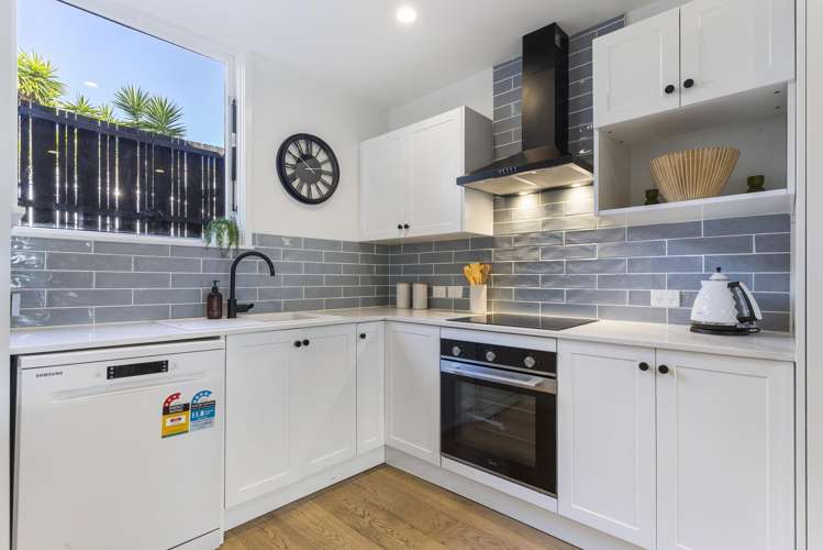 1/7a Seaside Avenue Waterview_7