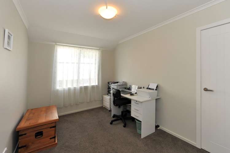 86 Washbourn Drive Richmond_17