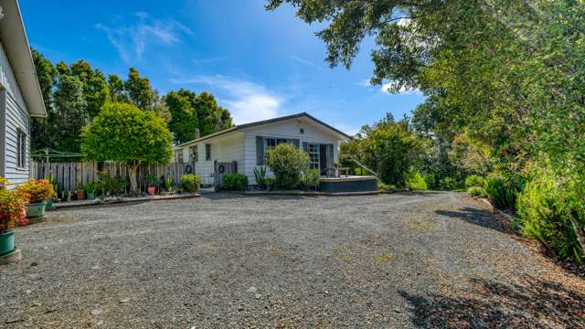 CHARMING LIFESTYLE PROPERTY - 5 MINS TO KAITAIA