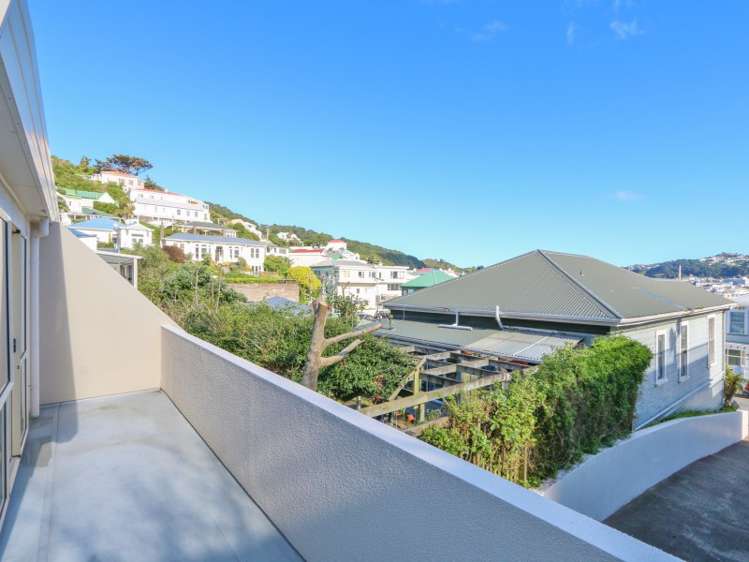 2/33 Hawker Street Mount Victoria_12