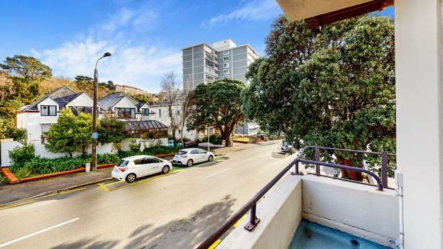 Central 2 Bedroom Art Deco Apartment