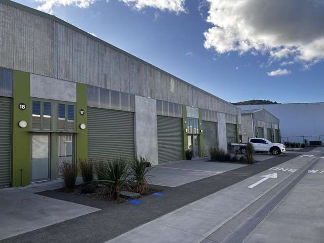51 sqm with 2 parks, all self contained!
