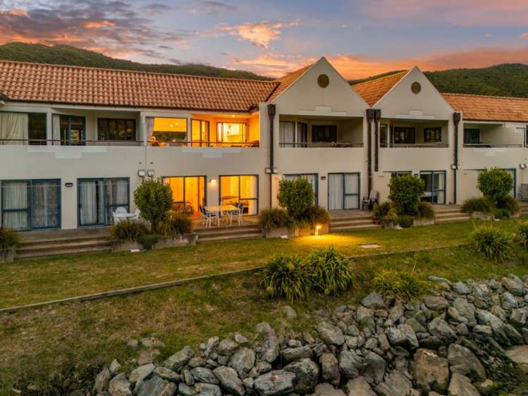 10/45 Beach Road Waikawa_6