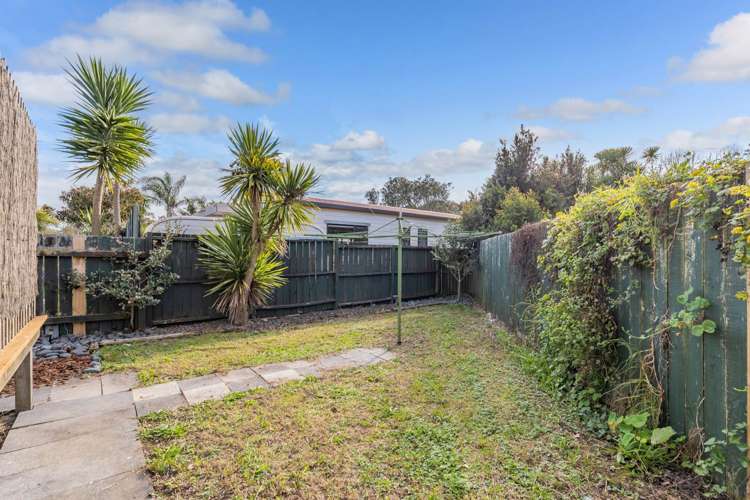 2/12 Eskdale Road Birkdale_4